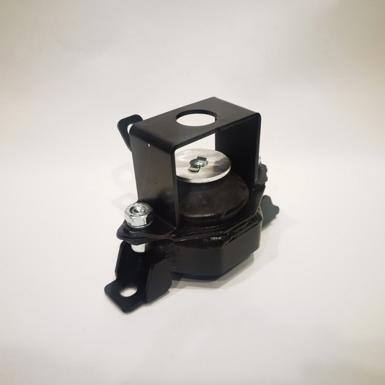 Правая опора двигателя Suzuki Swift Sport ZC33S 1161067R00 / 1161067R01